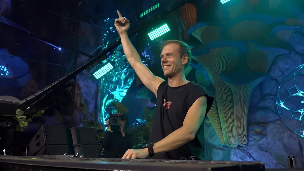 Armin plays "Fathers and Sons vs In And Out Of Love (Mashup)" | Live at Tomorrowland Brasil 2025
