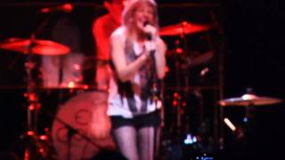 Ellie Goulding - Lights Live