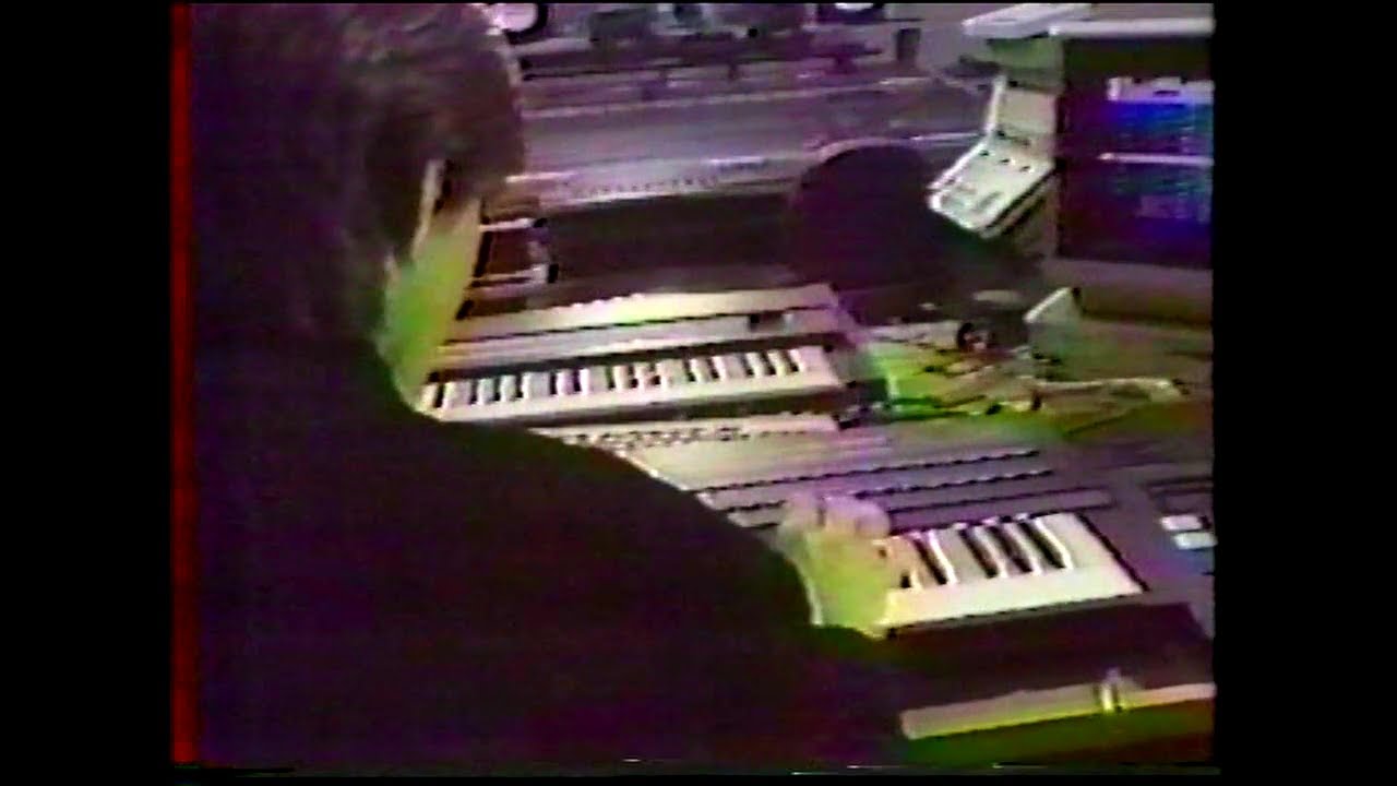 TETSUYA KOMURO STUDIO Tetsuya Komuro composing in 1986 - YouTube