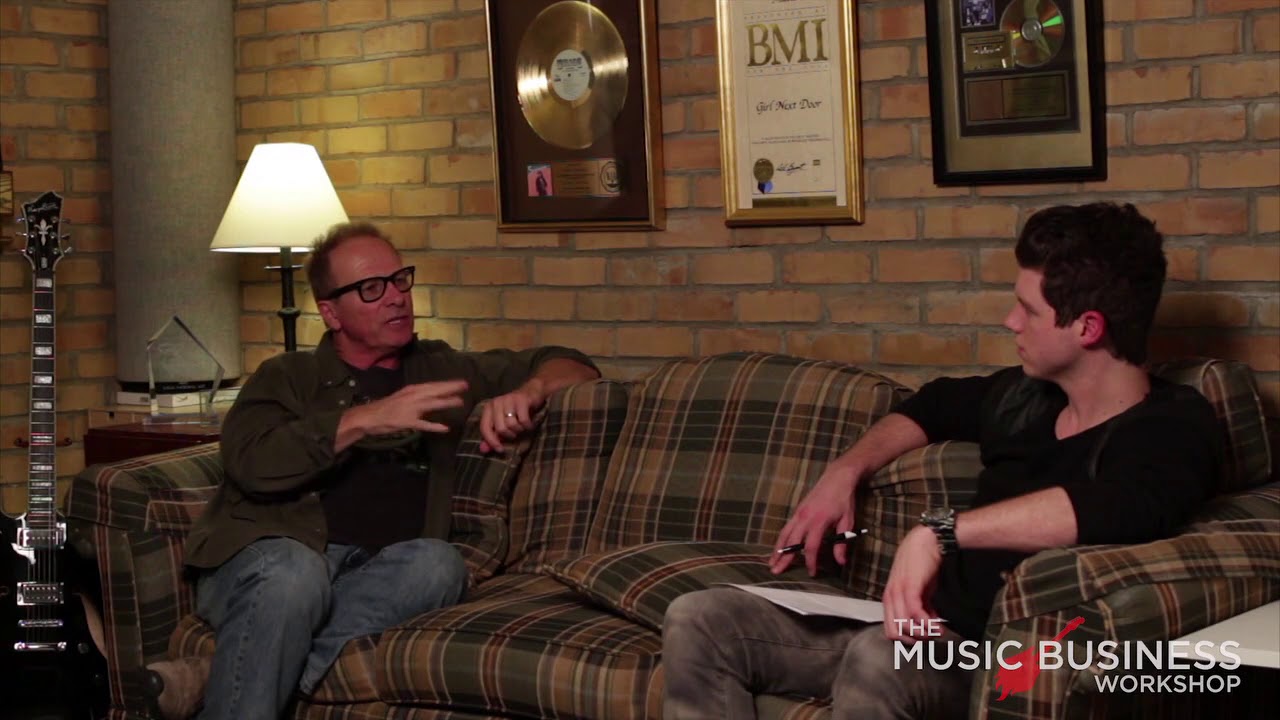 50-48: What is the difference between a producer, arranger, and executive producer? auf YouTube ansehen 50-48: What is the difference between a producer, arranger, and executive producer? auf YouTube ansehen