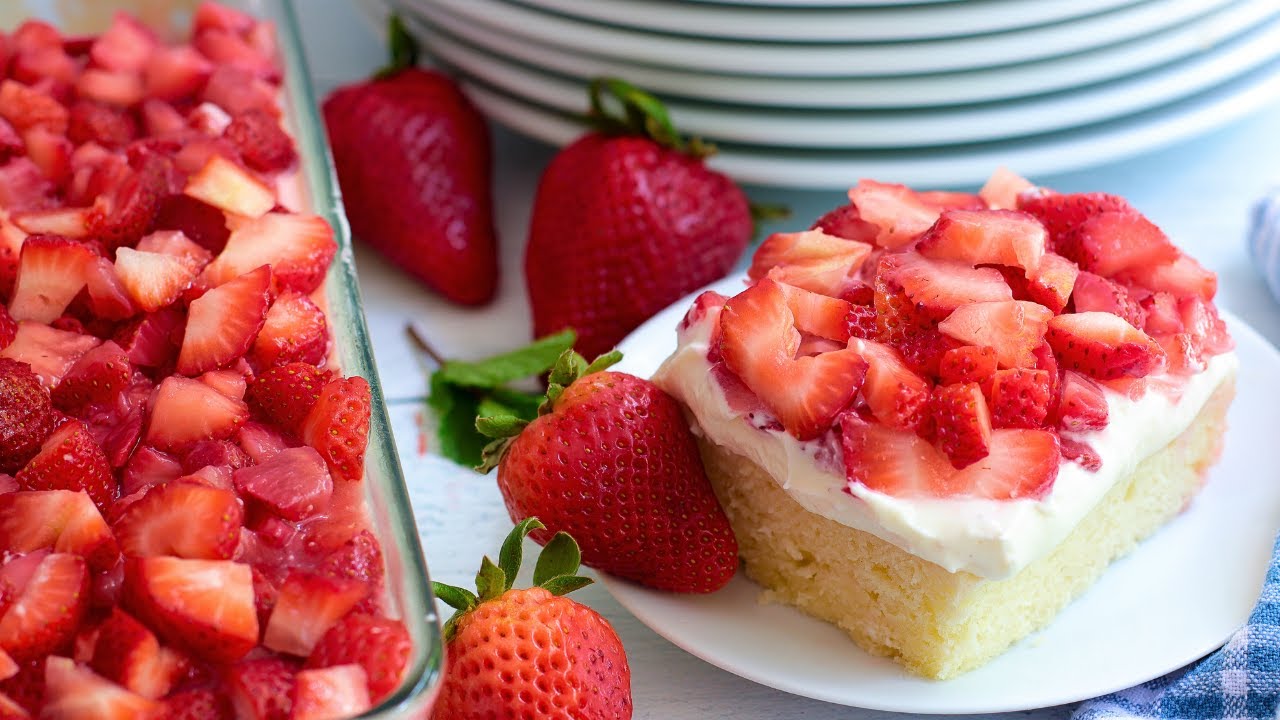 Easy Strawberry Shortcake Cake 🍓🍓 #summerdessert