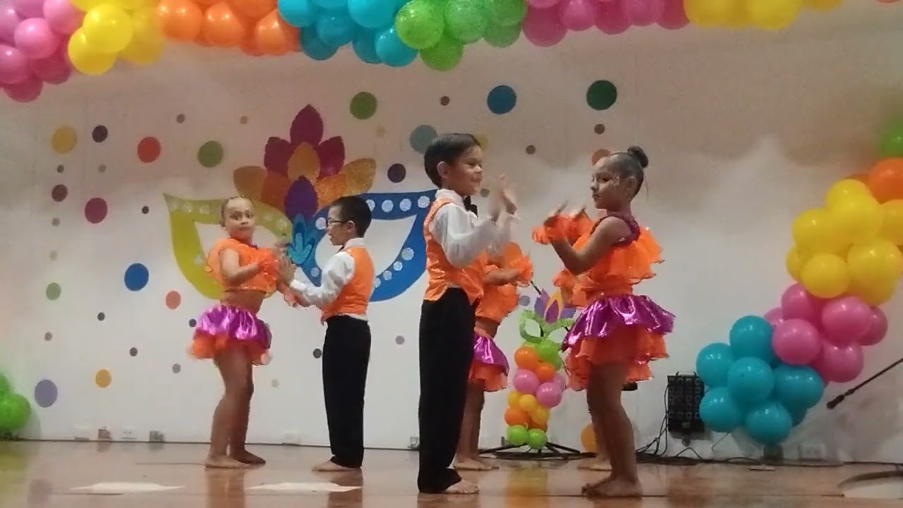 Martina Lara bailando merengue