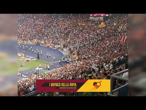 Roma Cremonese: l'esultanza della  Curva Sud dopo il gol di Smalling