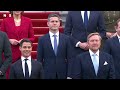 De bordesscène: nieuwe ministers van kabinet-Jetten op foto