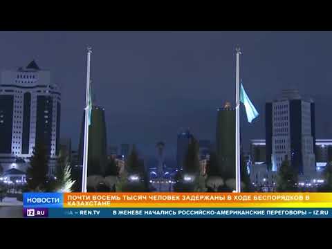 Москвичи несут цветы к посольству Казахстана