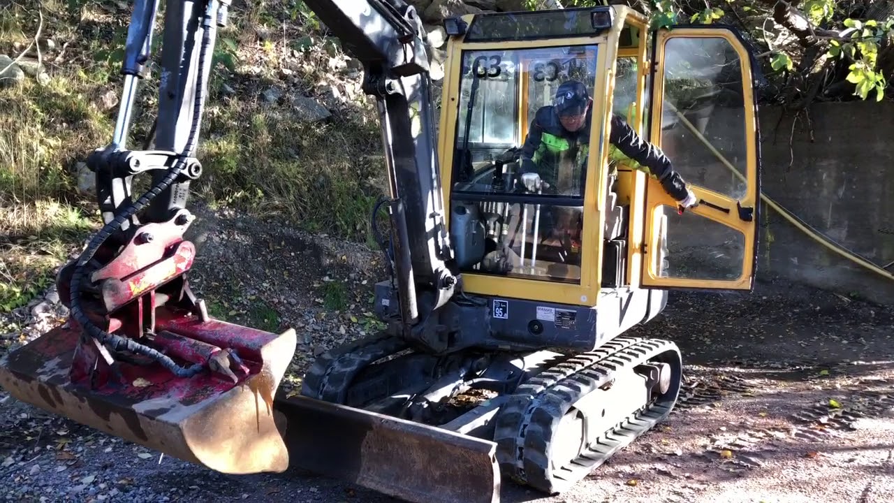 Köp bandgrävare Volvo EC25 281 -04 inkl 3 skopor på klaravik.se