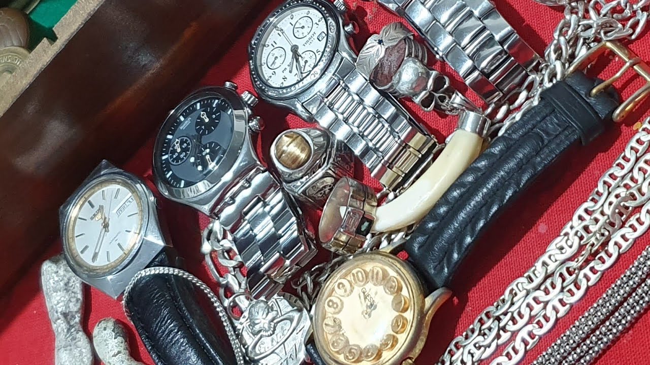COLEÇÃO DE RELOGIO ANTIGOS, JOIAS EM PRATA E ATE UM RELOGIO A CORDA