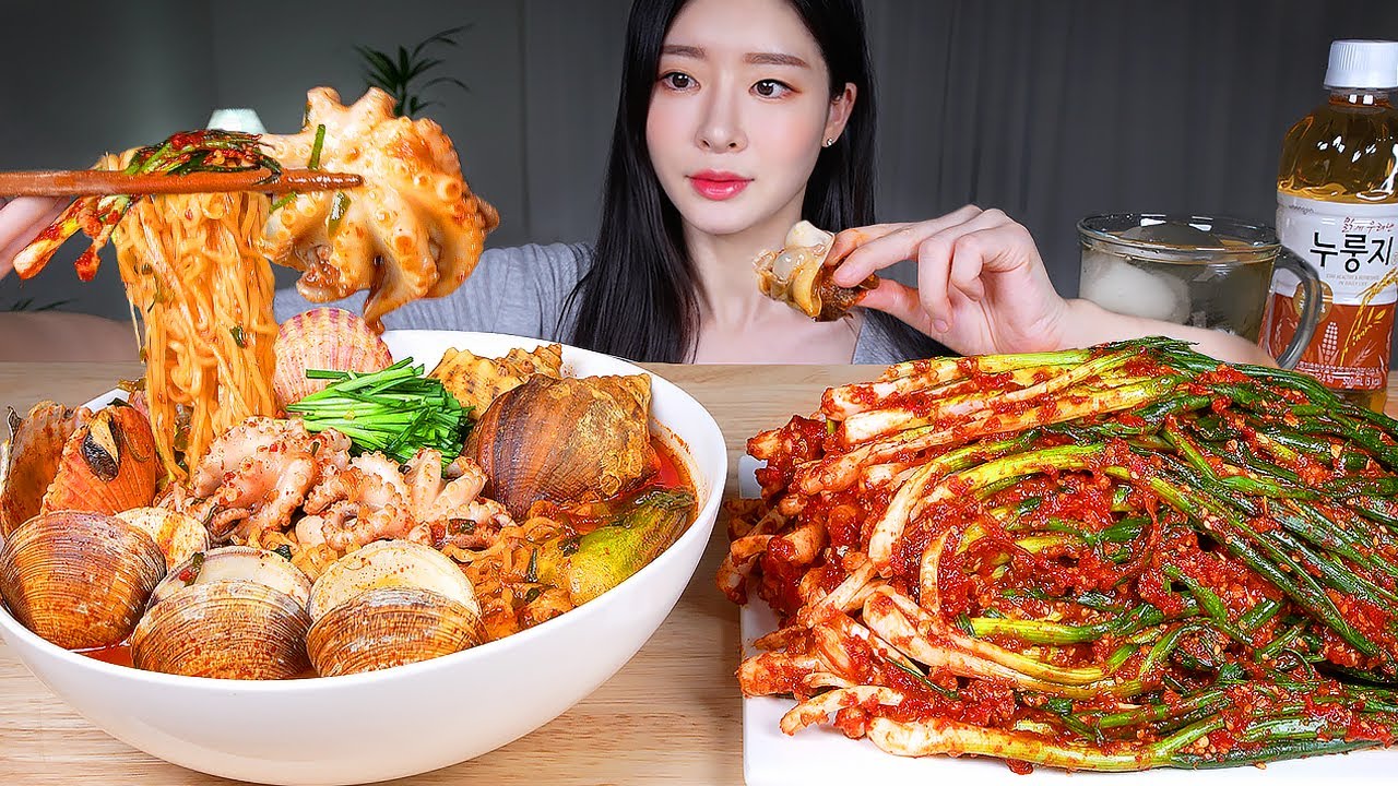 ASMR MUKBANG | Острые морепродукты Джампонг Рамен 🔥 Па-Кимчи! Осьминог, Гребешок, Моллюск (Рецепт)