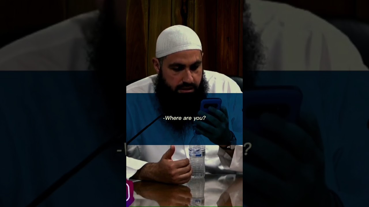 Mohamed Hoblos’ son calls him during the lecture.😂🤍 