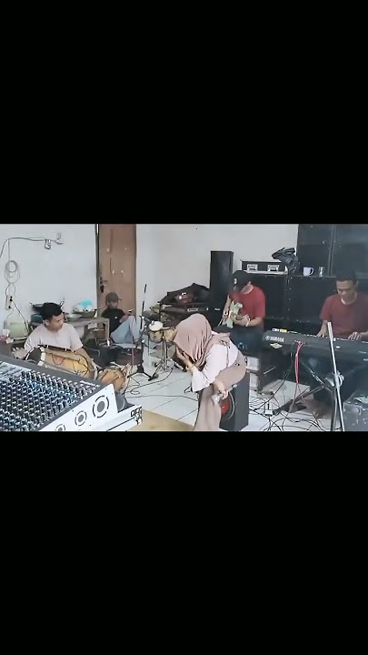 Bikin candu sound y - ILUSI BAND ( SERIBU CINTA )