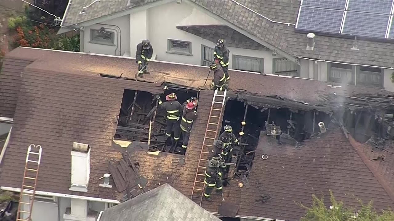 Raw Video: Firefighters Battle House Fire In Oakland - YouTube