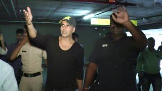 Celebrity Akshay Kumar Gets ANGRY On Reporters At Airport Net Worth