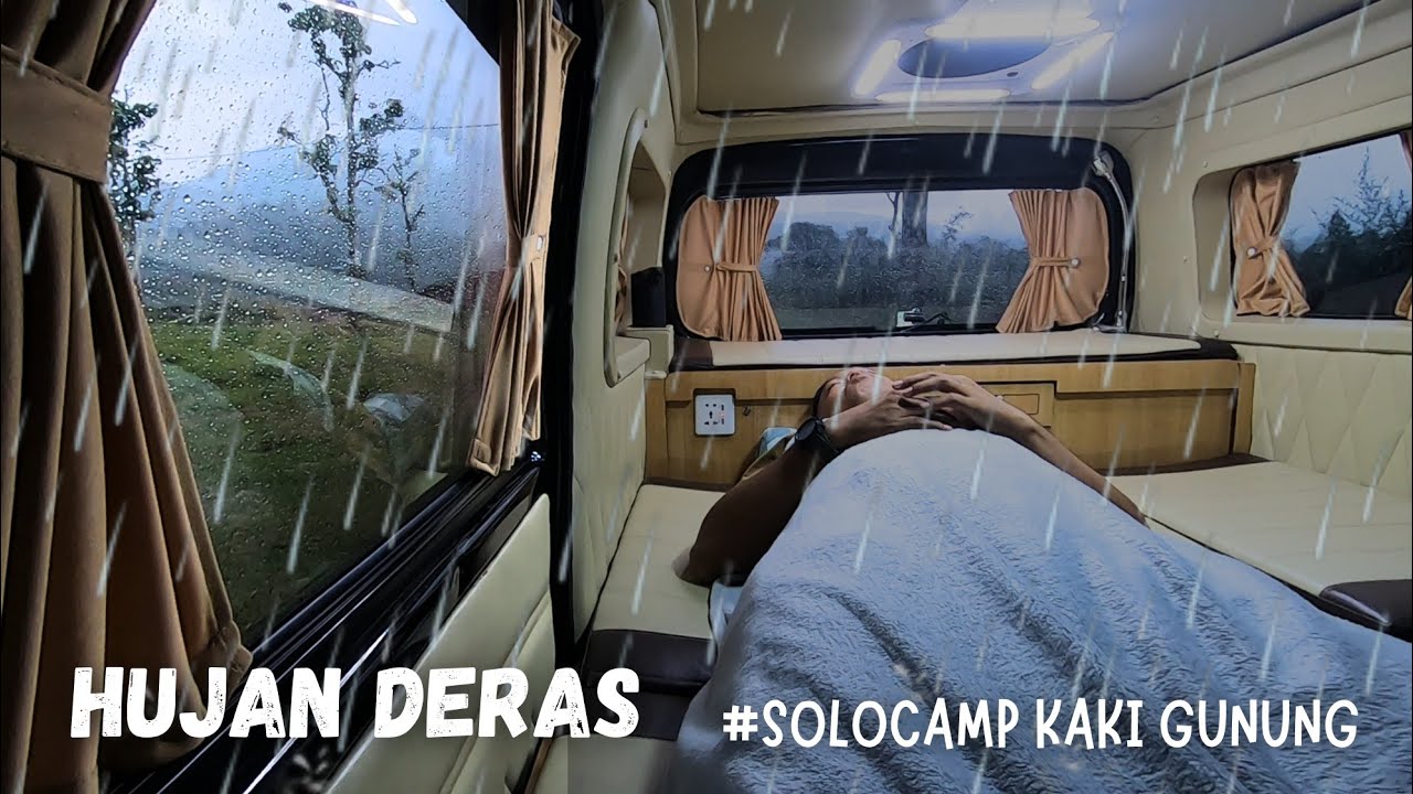 SOLO CAMP HUJAN DERAS Masak Di DaLam MobiL di Kaki Gunung Ditemani Suara Petir #campervan #rain