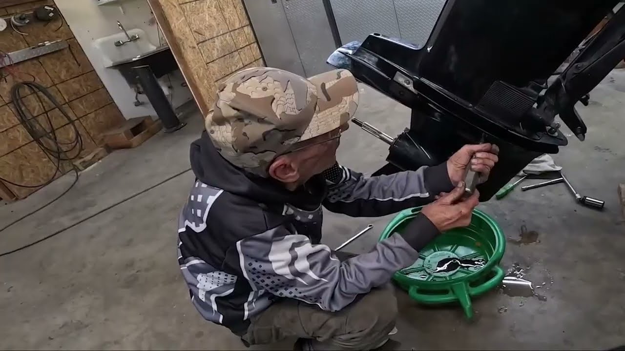 Замена трансмиссионного масла Mercury 2.5 л.