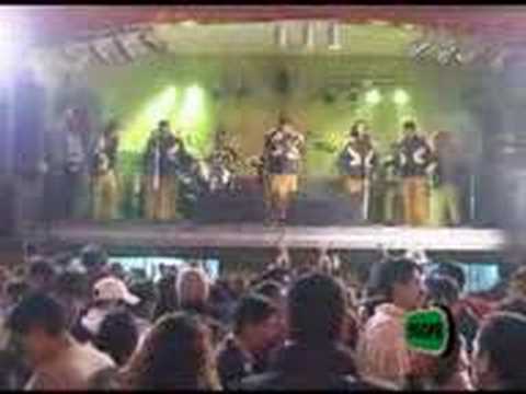 Watch the video for Yo la queria