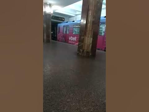 Синяя ветка метро в Киеве. Красивый поезд. Станция Героев Днепра - YouTube