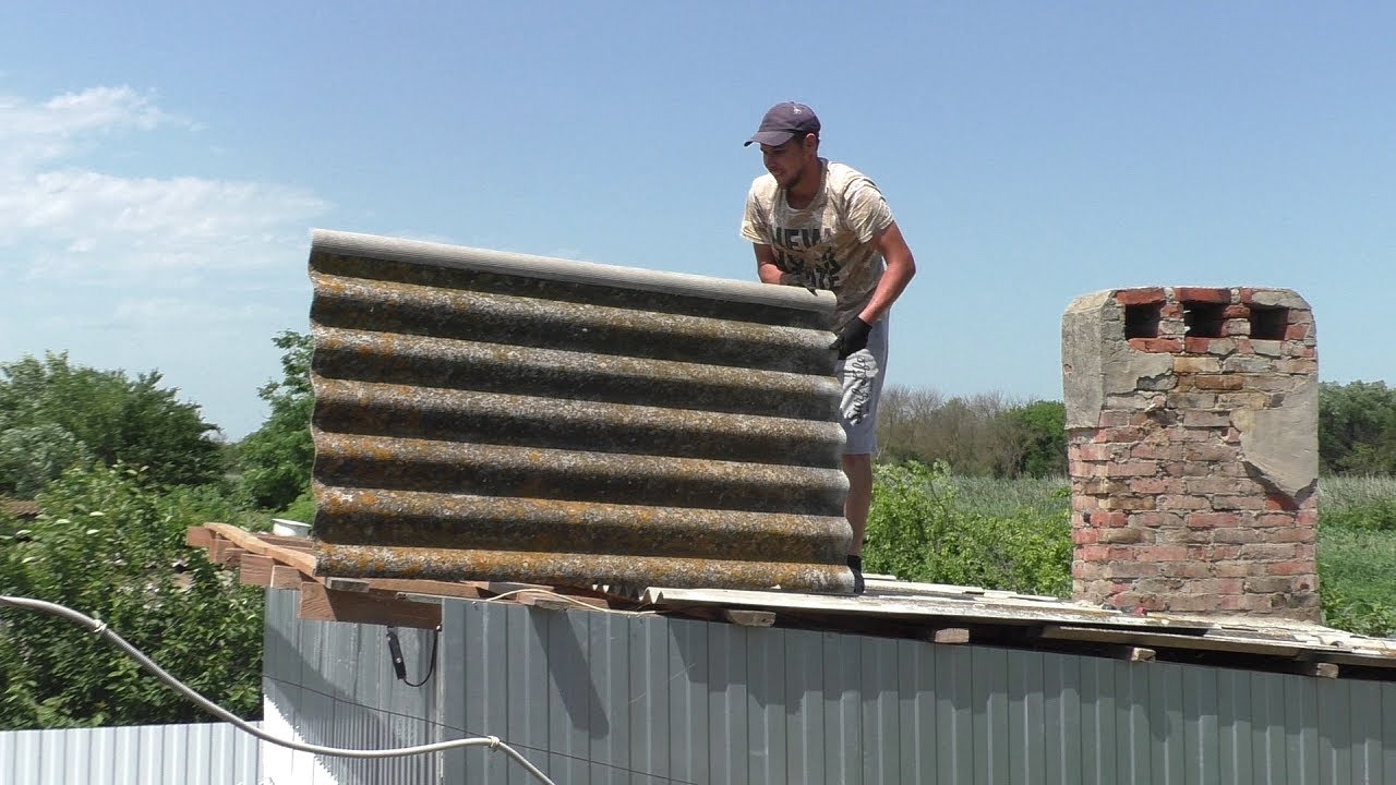 Перекрываем крышу \\ К нам движется циклон \\ Боимся затопит дом ...