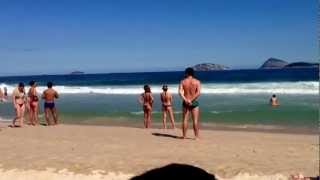 Playa ipanema Rio de Janeiro sacando a las personas de la playa por su oleaje!! Love It