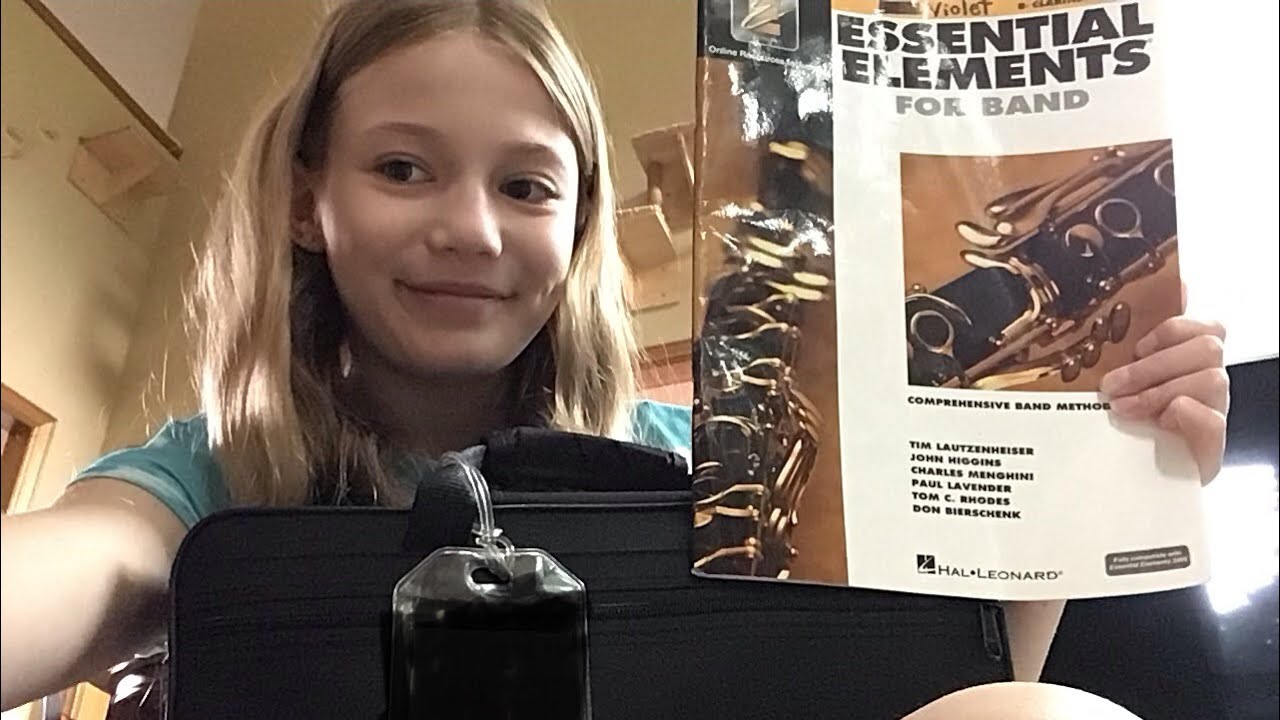 How to put and play a Clarinet(beginner). - YouTube
