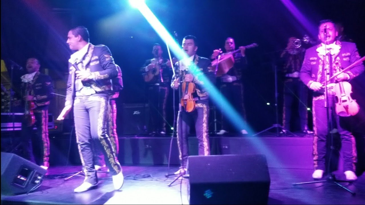 Mariachis live #Rancheras #music - YouTube