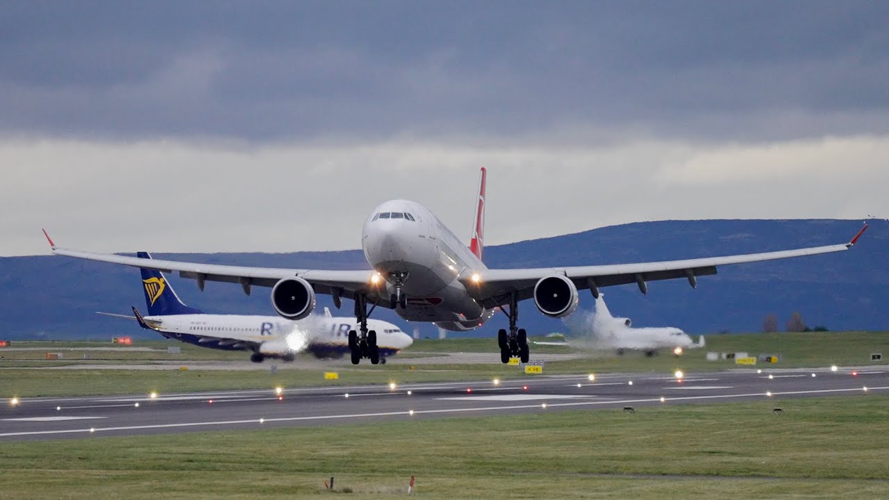 RARE 23L Arrivals At Manchester Airport Hole In Runway One Puts It rare-23l-arrivals-at-manchester-airport-hole-in-runway-one-puts-it