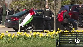 DPD stops attempted bridge blockage