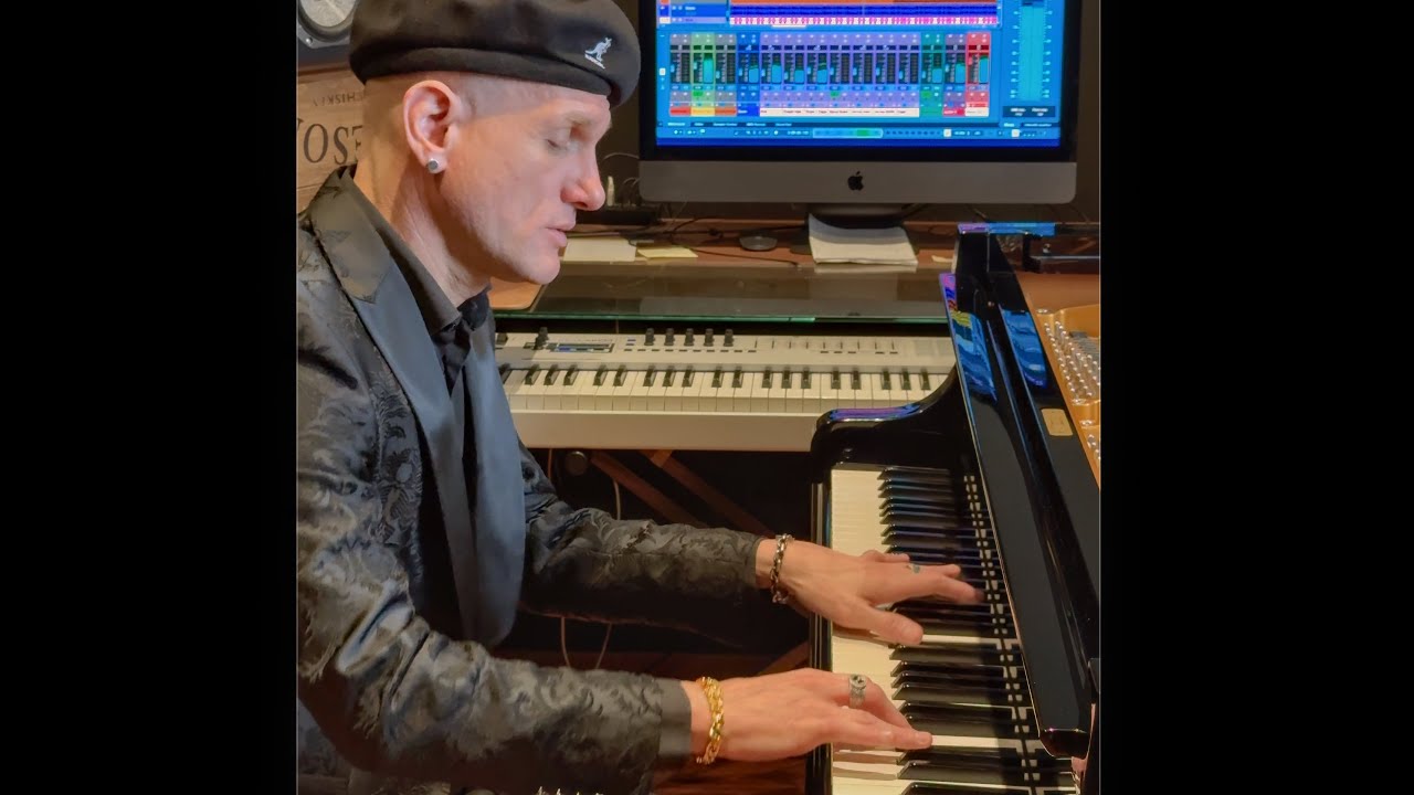 Guarda Giovanni Bomoll - Serenade su YouTube Guarda Giovanni Bomoll - Serenade su YouTube