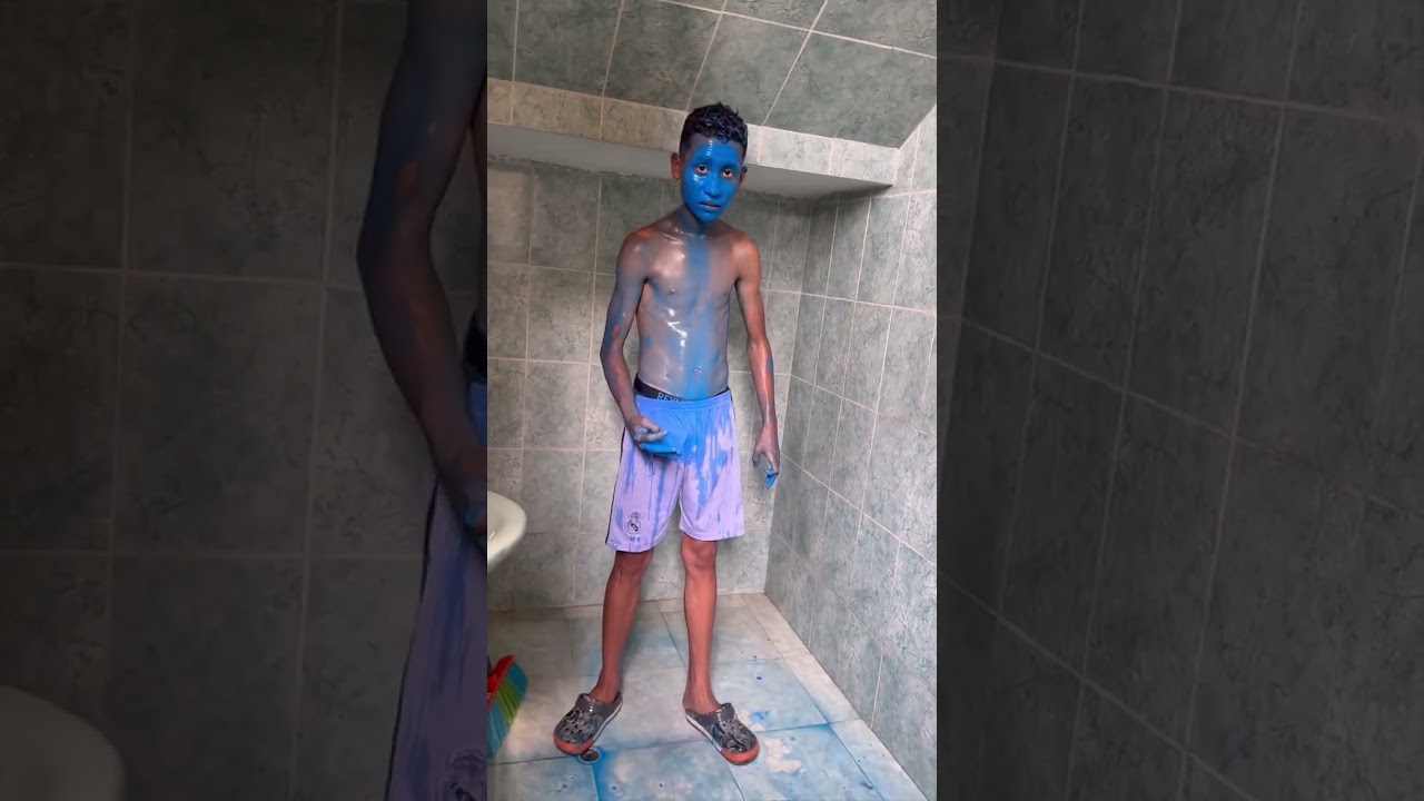 Broma del agua azul a Ivan😂😂