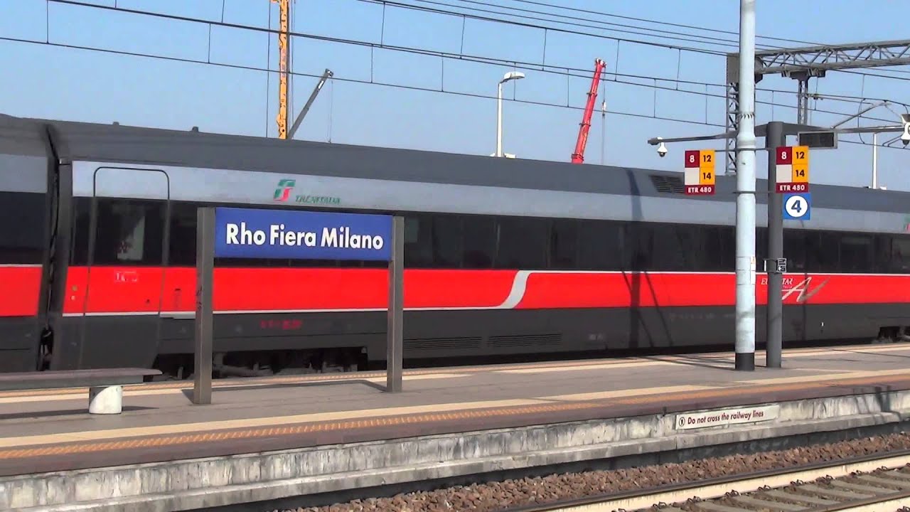 FRECCIA ROSSA IN TRANSITO IN STAZIONE A RHO FIERA MILANO. 14 - 4 - 2014.