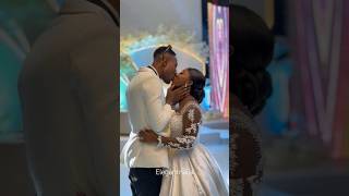 The longest couple kiss ever, the crowd was confused. #short #viral #ghanaweddings #kenteinspiration