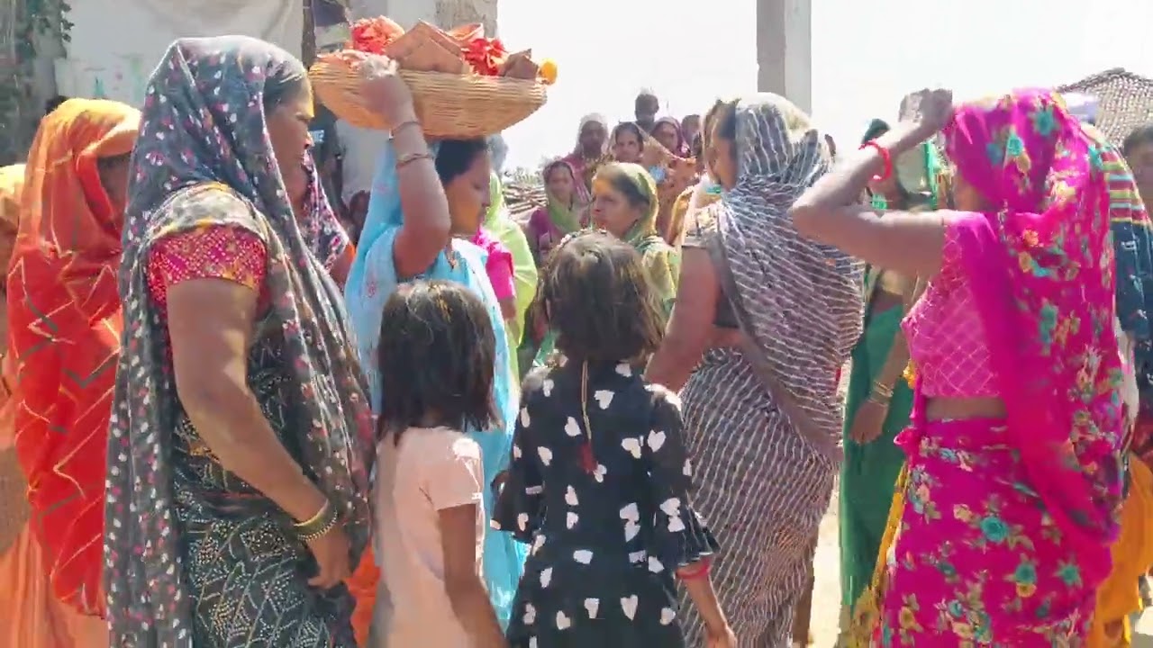 चौसाळे येथे जोपळे परिवाराचे नविन देव घडविले जेजुरीचे दर्शन घेऊन आल्यावर मिरवणूक 