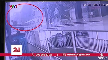 Vụ bé rơi từ tầng 12a: Nhà chung cư rất cần lắp lưới an toàn | VTV24