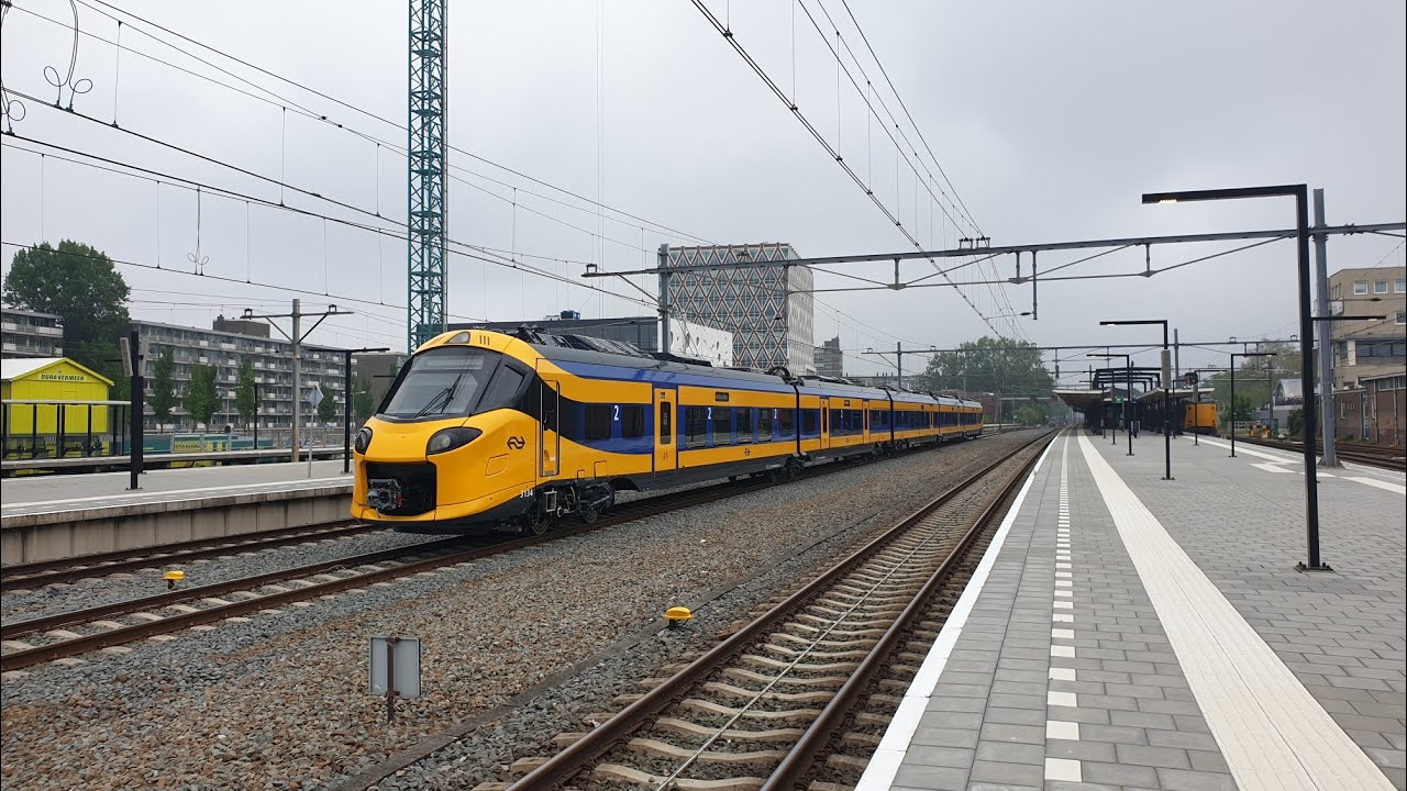 Ns Rood NS ICNG 3134 Vertrekt vanaf station Gouda richting Rotterdam na een ...