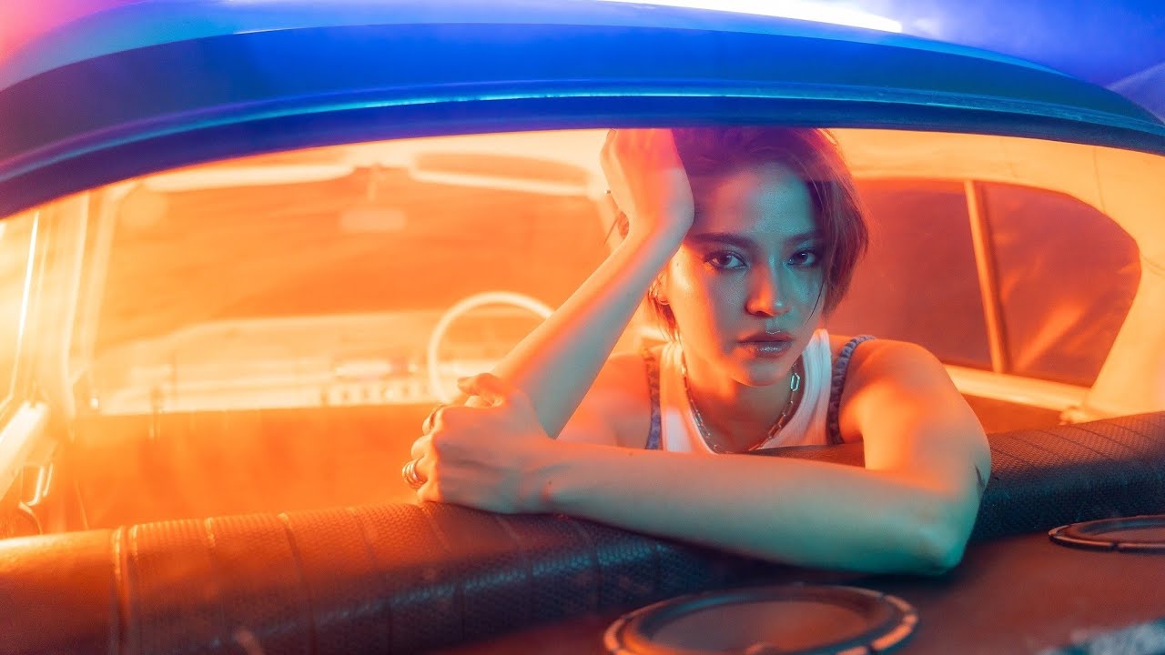 ปกเพลง ติด (Stuck) — MARI