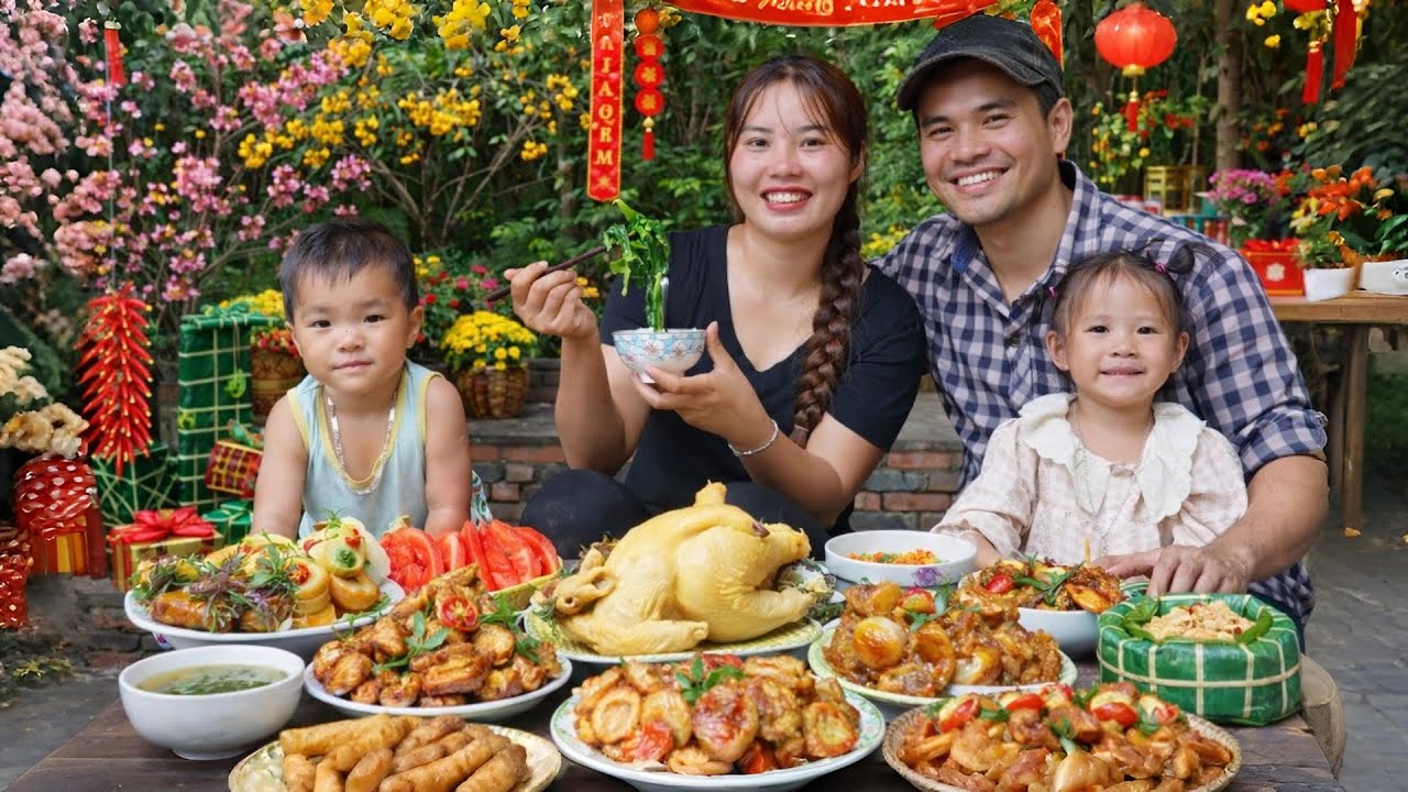 Harvesting grapefruits and tubers, boiling chicken, and cooking dishes to welcome the Tet holiday