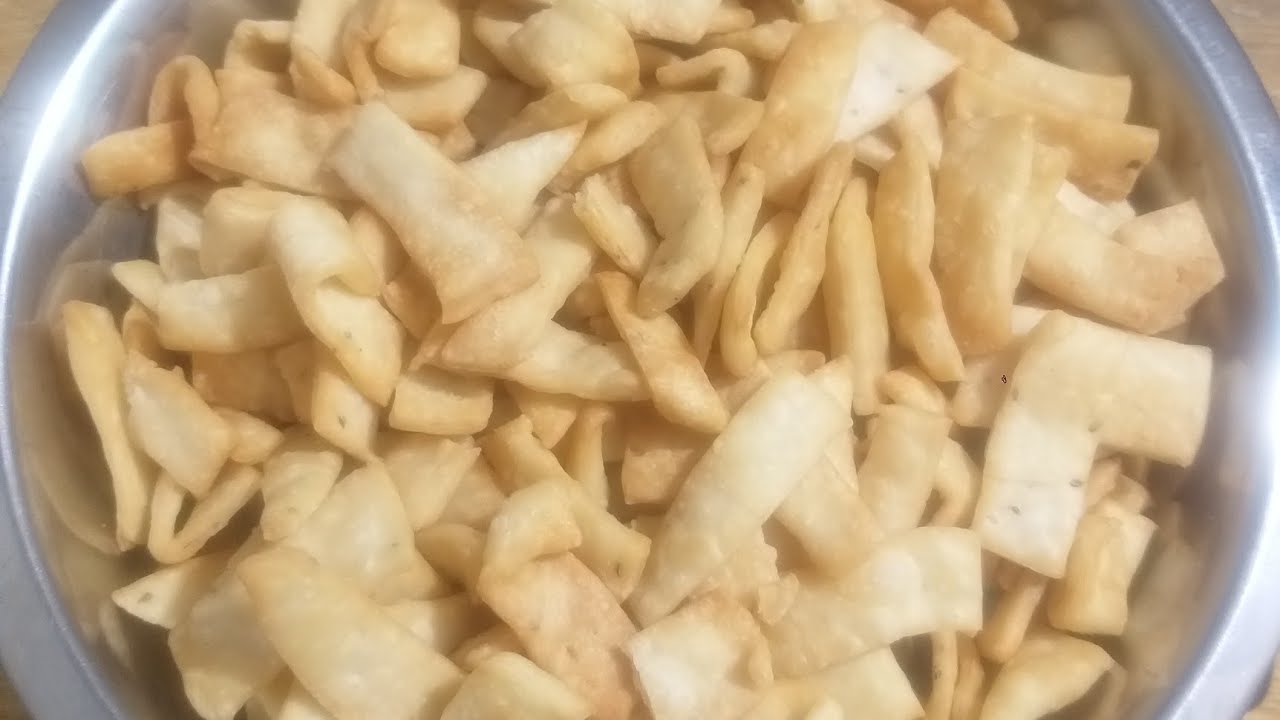 Itni crispy hai ki chabane ki jarurat hi nahin padegi halvai style ...