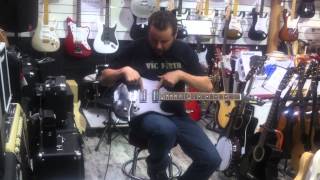 Guitarra Eléctrica Memphis - YouTube