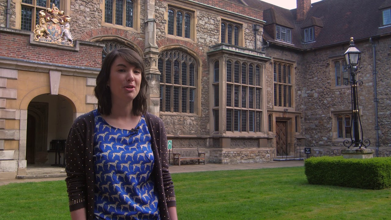 young-amateur-amateur-guide-guide-historian-historian-london-medieval-tudor-japanese