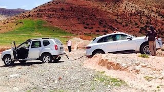 Renault Duster Drags Porsche Macan From An Off Road Mess