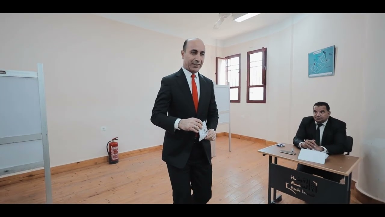 رئيس جامعة دمنهور فى مقدمة صفوف الناخبين للإدلاء بصوته فى الإنتخابات الرئاسية ٢٠٢٤