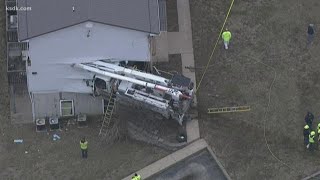 Utility truck crashes into apartment building after fatal crash on Highway 21 in Hillsboro