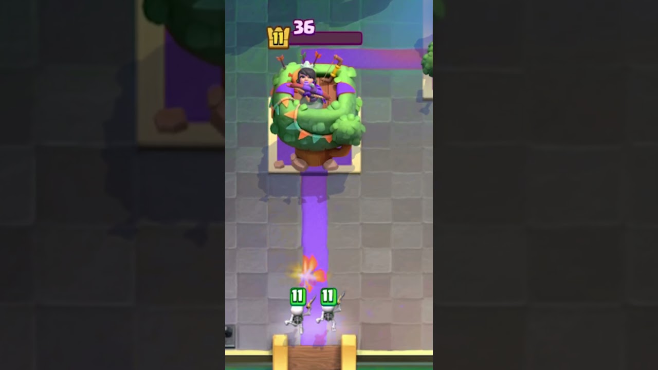 larry the king👑  #clashroyale #larrylegend #funny
