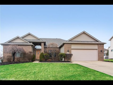 13596 Glennbrook Dr, Strongsville, OH home video tour
