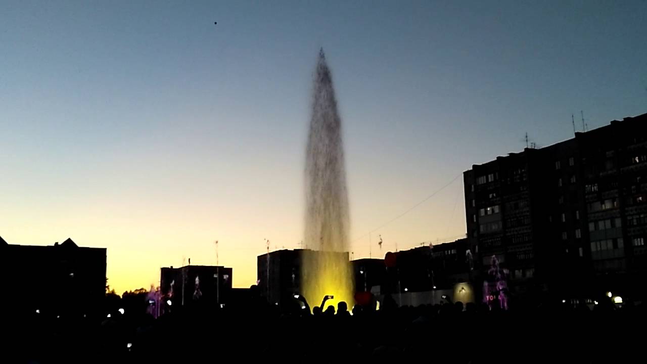 Светомузыкальный фонтан под Requiem For A Tower Two Tower Trailer в Томске