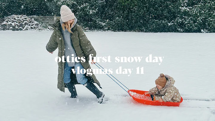 Otties First Snow Day & Wrapping Presents | Vlogma...