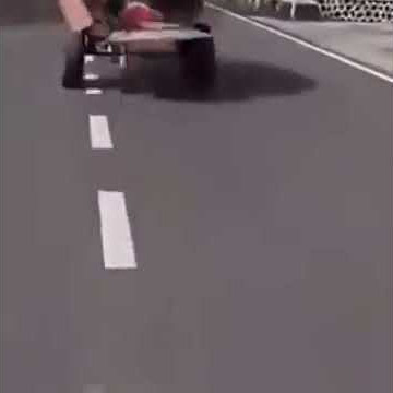 delman kuda ngamuk dan kabur di tengah kota sampai nabrak mobil