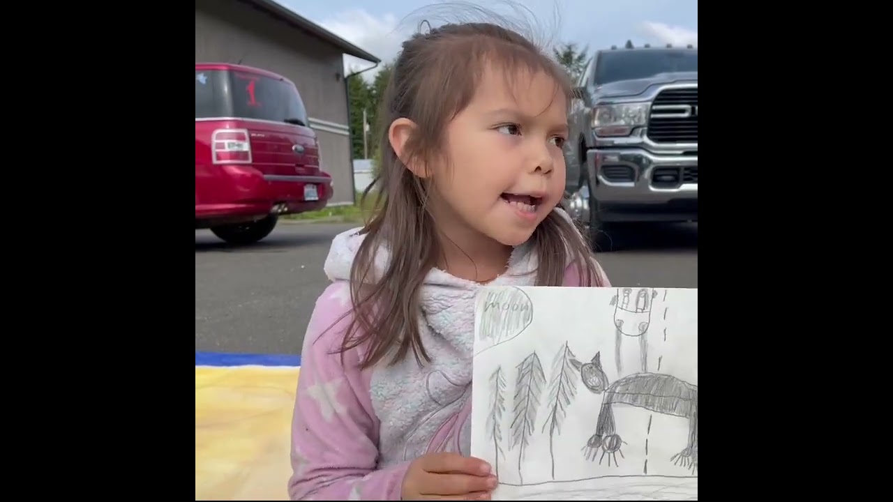 E Ala E: Bear crossing the road