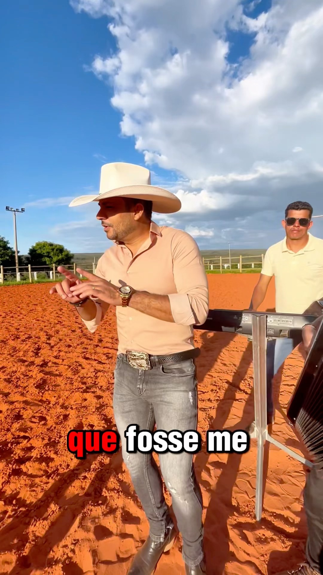 Mais uma música do fenômeno linda te amo #boanoiteee #leaozinho #forro #estourado ￼