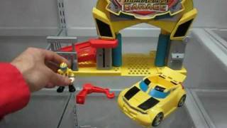 Protoman Reviews: Transformers Rescue Bots Bumblebee Rescue Garage with Axel Frazier