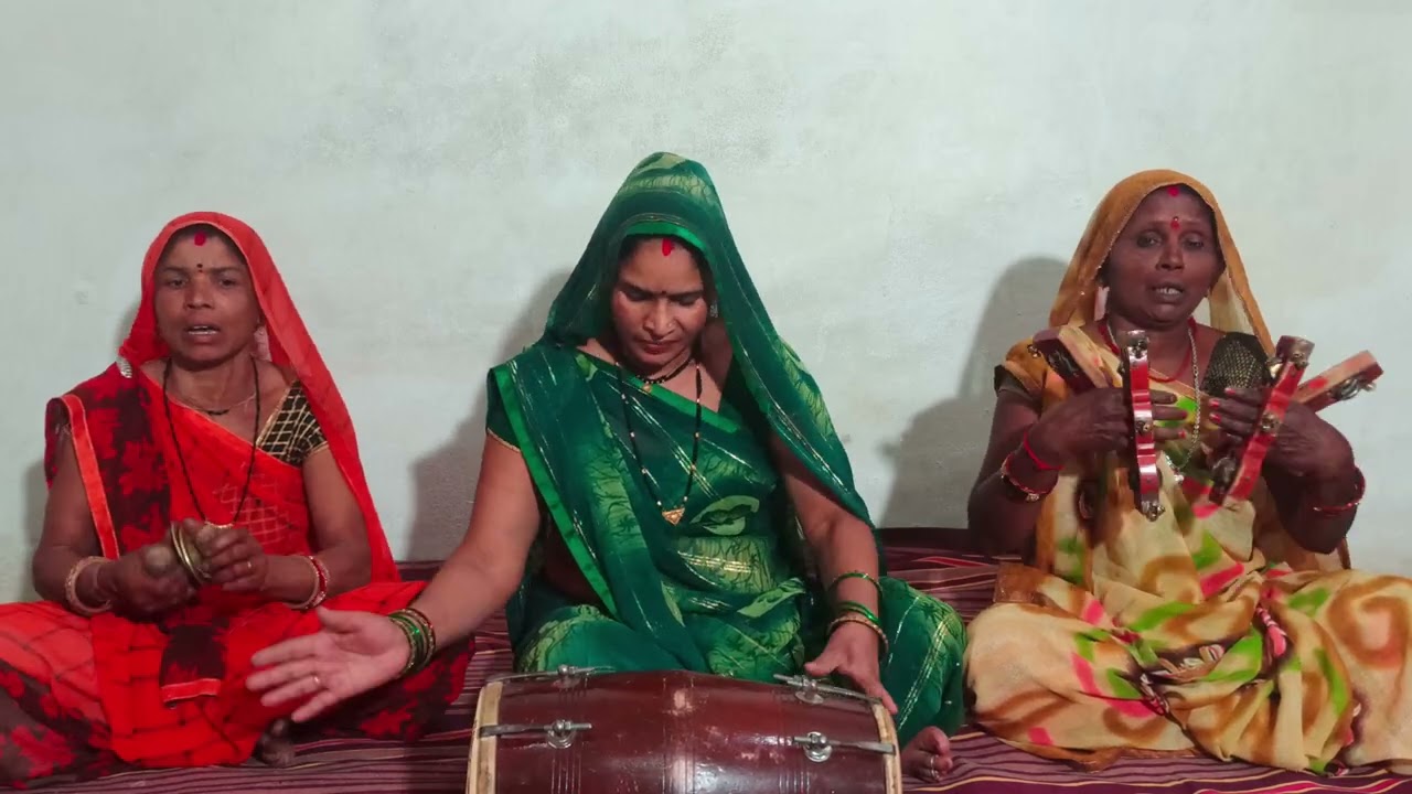 डरो ने गुलाल दोई बेरा......!!!🌿✨🧡#बुंदेली #होली 